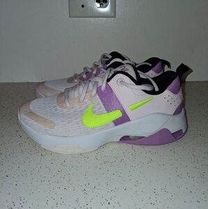 WOMENS 8 - NIKE ZOOM BELLA 6. BRAND NEW NO BOX.